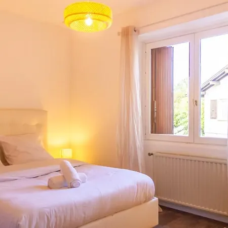 Zenbnb / Chesterfield / Proche Commerce / Parking Appartement Annemasse