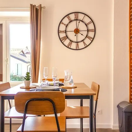 Zenbnb / Chesterfield / Proche Commerce / Parking Apartment